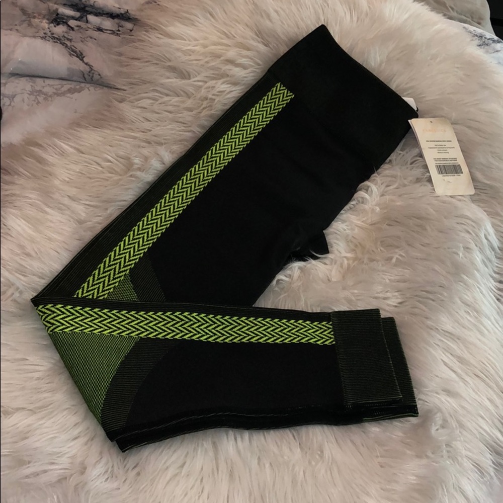 RARE Fabletics BLACK/NEON Seamless Leggings
